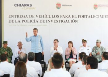Rutilio Escandón entrega 38 vehículos a la Policía de Investigación de la FGE