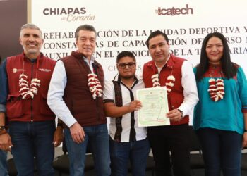 Rutilio Escandón inaugura rehabilitación de la Unidad Deportiva de La Trinitaria