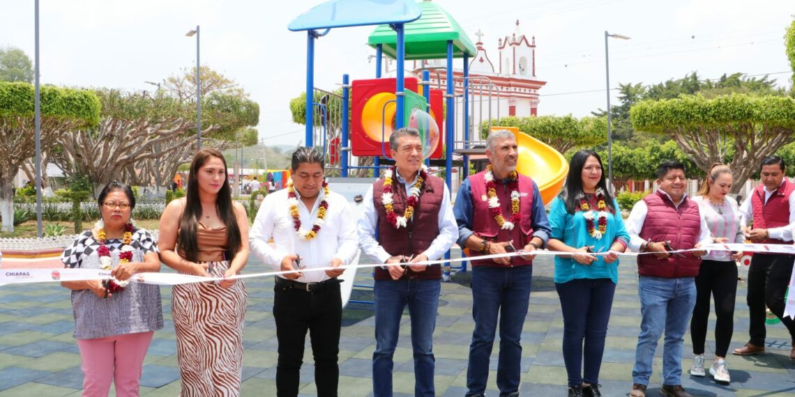 En Tzimol, Rutilio Escandón inaugura el Parque Central y anuncia la próxima construcción del mercado
