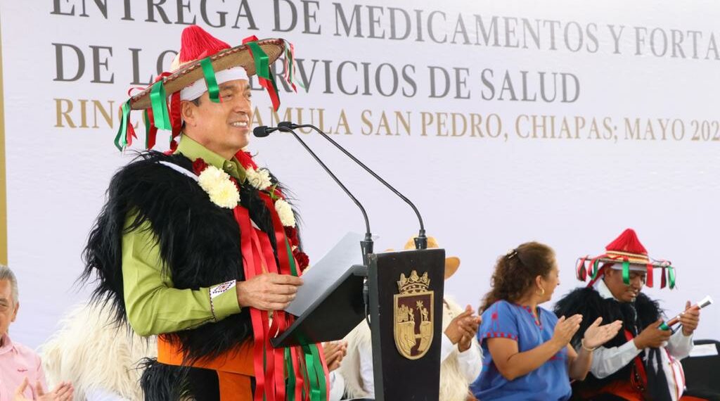 Rutilio Escandón entrega medicamentos, insumos y ambulancia a Casa de Salud de Rincón Chamula San Pedro