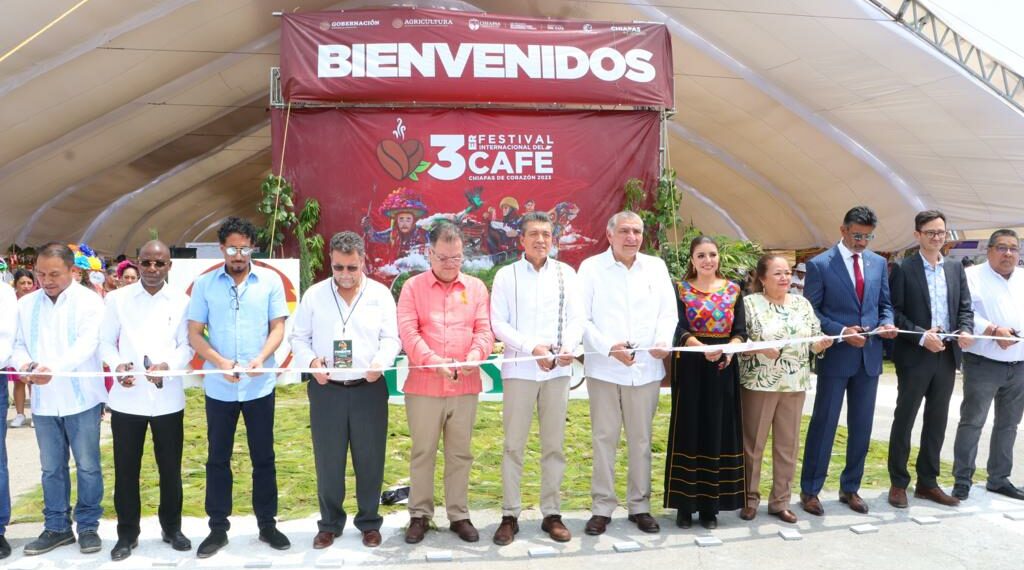 Rutilio Escandón y Adán Augusto López inauguran el 3er Festival Internacional del Café “Chiapas de Corazón”
