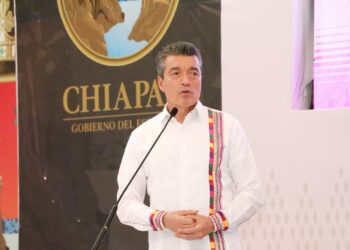 Pide Rutilio Escandón a servidores públicos redoblar el paso para atender necesidades del pueblo