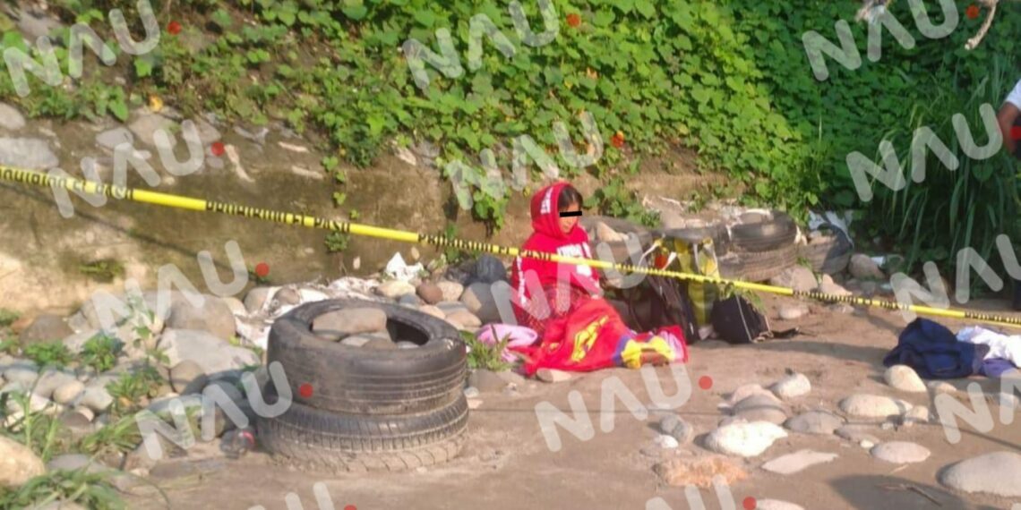 Mujer guatemalteca pierde a su bebé a la orilla del río Suchiate