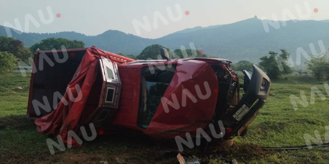 Vuelca camioneta en el tramo carretero Villa Comaltitlán – Huixtla