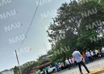 Bloqueo en la carretera Federal 200 en Tuzantan detiene el tráfico entre Tapachula y Huixtla.