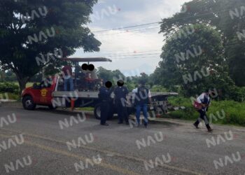 SMyT y Tránsito del Estado asegura moto taxi pirata en Mazatán