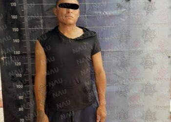 Mexicano le roba un celular a una cubana