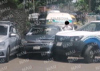 Camión repartidor de gas causa daños en accidente