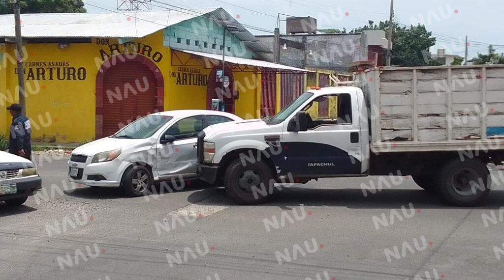 Tres choques dejan daños materiales y una mujer lesionada en Tapachula