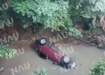 “Vídeo” Abandonan vehículo sobre la carretera Tuxtla chico – Tapachula a la altura del puente tisate