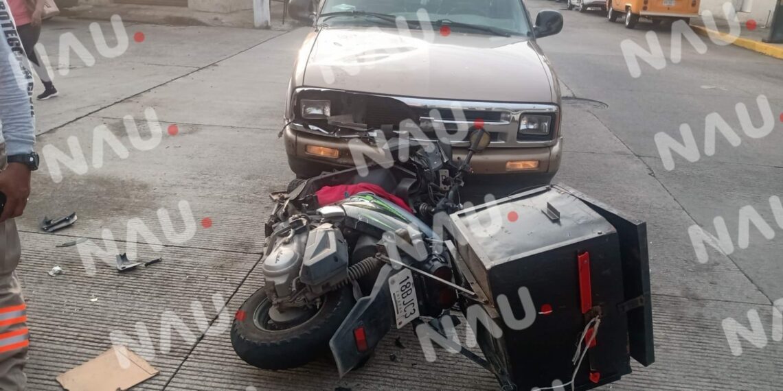 Choque deja a motociclista lesionado