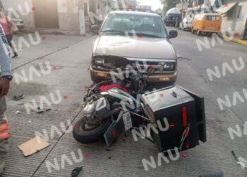 Choque deja a motociclista lesionado