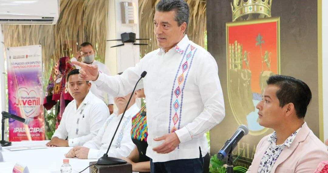 Rutilio Escandón reconoce a participantes del 13º Parlamento Juvenil “Rompiendo Paradigmas”