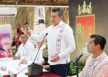 Rutilio Escandón reconoce a participantes del 13º Parlamento Juvenil “Rompiendo Paradigmas”