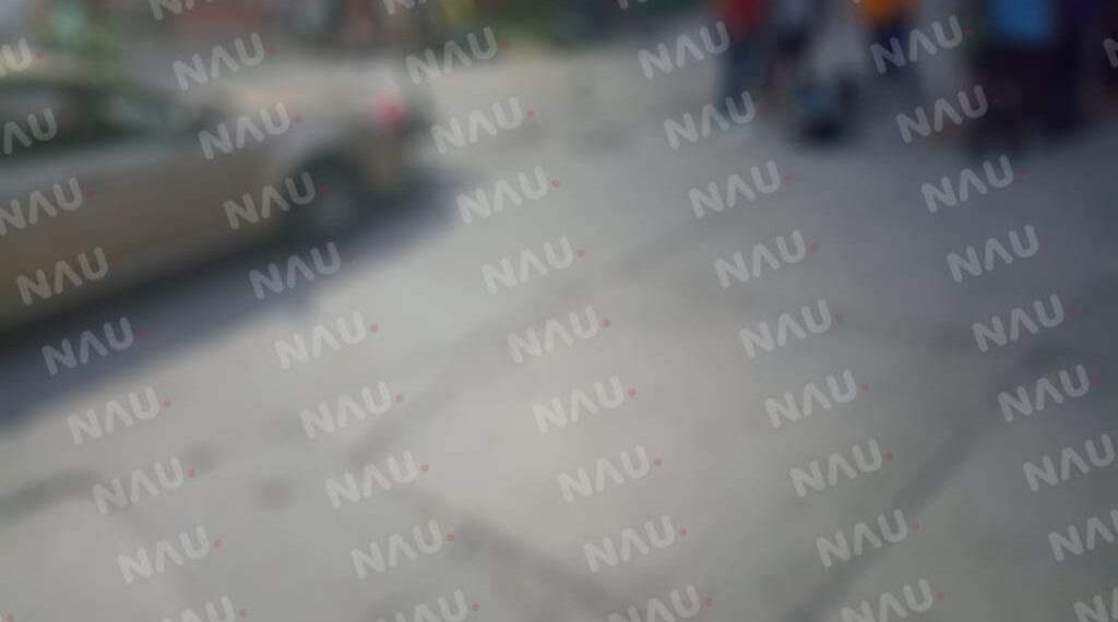 Dos lesionados al chocar una motocicleta y un vehículo en Mapastepec.