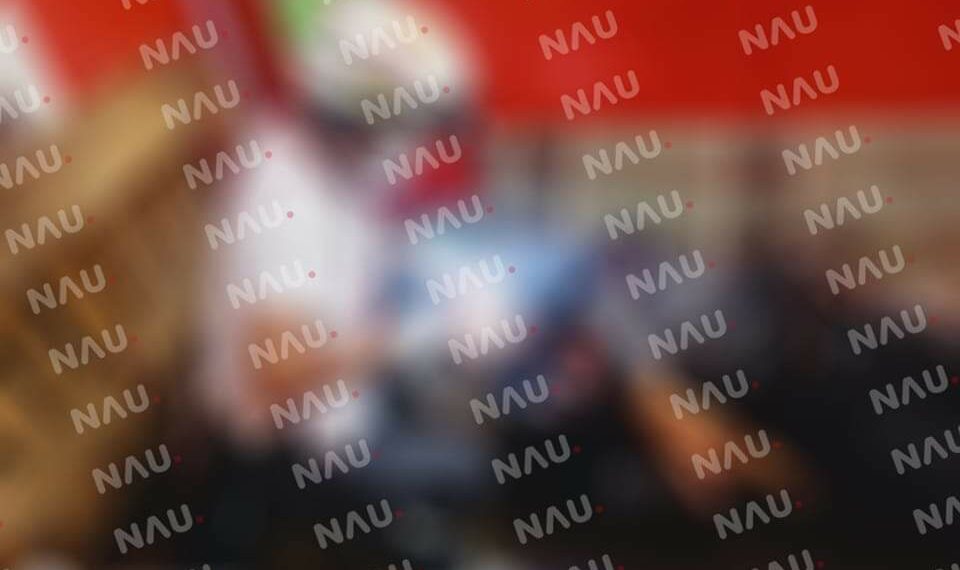 Lo descontaron de un botellazo en la cabeza