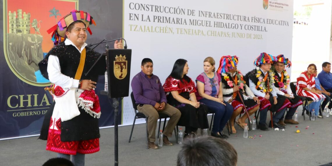 En Tenejapa, Rutilio Escandón inaugura espacios educativos en la Primaria Miguel Hidalgo y Costilla