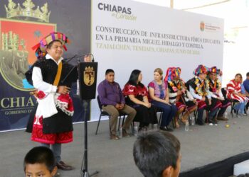 En Tenejapa, Rutilio Escandón inaugura espacios educativos en la Primaria Miguel Hidalgo y Costilla