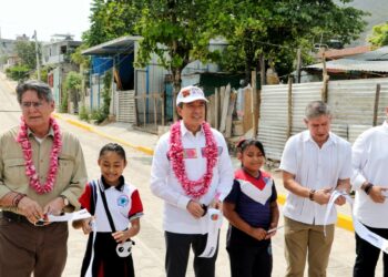 Inaugura Rutilio Escandón pavimentación de calles en Nueva Jerusalén y Jardines del Norte