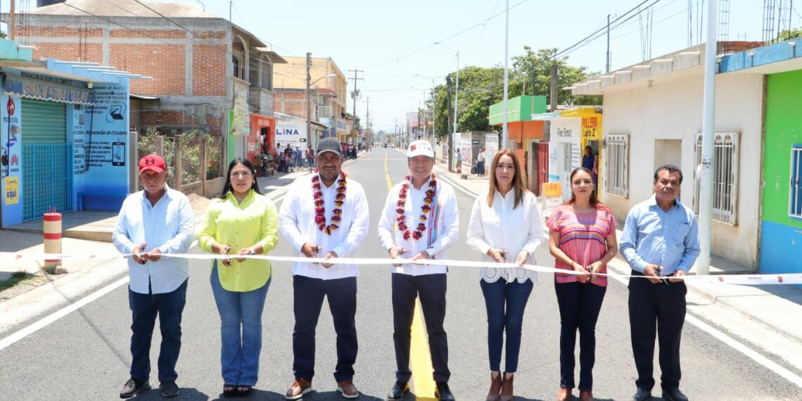 Rutilio Escandón inaugura calle principal de Revolución Mexicana, en Villa Corzo