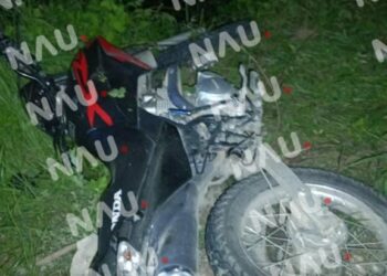 Motociclista se accidenta y dejó abandonada motocicleta
