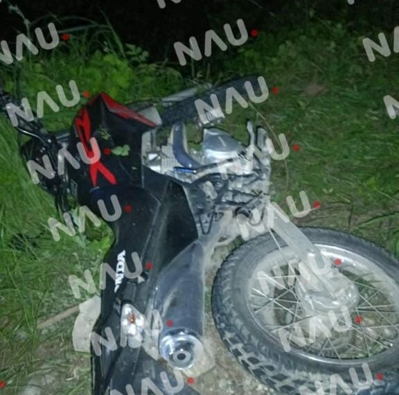 Motociclista se accidenta y dejó abandonada motocicleta
