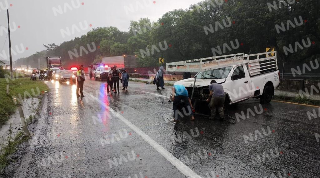 Vuelca camioneta en la carretera Huehuetán – Huixtla