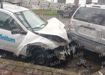 Solo daños deja choque de tres vehículos