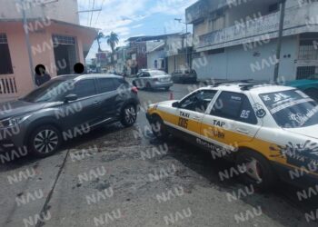 Choque deja daños materiales