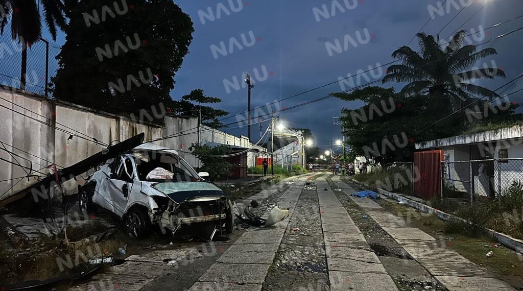 Se estrelló contra un poste de Telmex y falleció