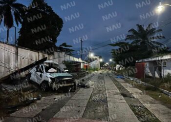 Se estrelló contra un poste de Telmex y falleció