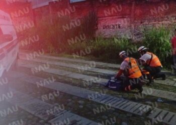 Atiende SAE a una persona que se cayó de un triciclo de carga