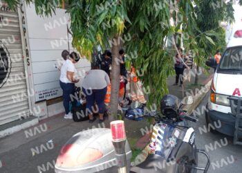 Atiende SAE a joven que se desmayó en la vía pública