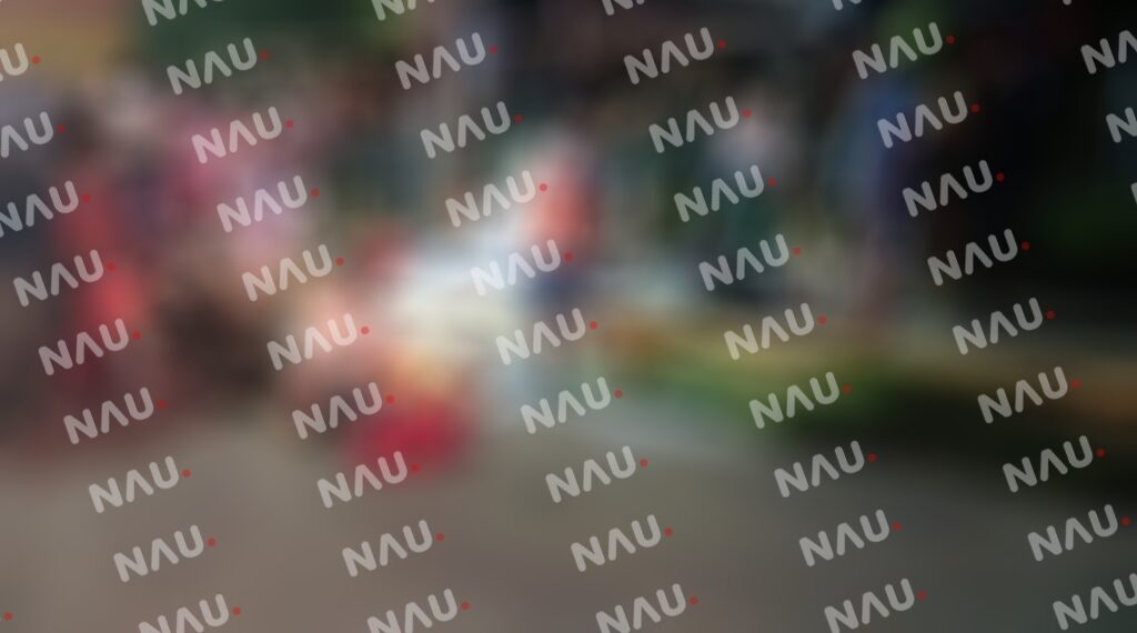 Dos heridos al chocar su motocicleta contra muro de contención