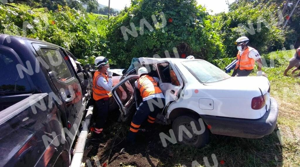 Dos heridos y una persona fallecida deja un accidente