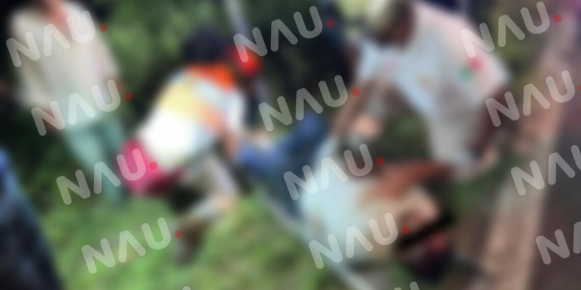 Dos lesionados al ser impactados por un vehículo