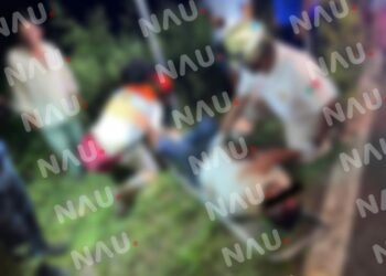 Dos lesionados al ser impactados por un vehículo