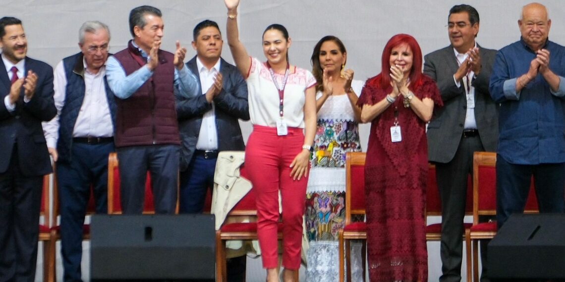 Rutilio Escandón encabeza contingente chiapaneco durante el festejo por los 5 años del triunfo democrático para la transformación del país liderado por AMLO