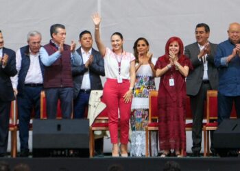 Rutilio Escandón encabeza contingente chiapaneco durante el festejo por los 5 años del triunfo democrático para la transformación del país liderado por AMLO