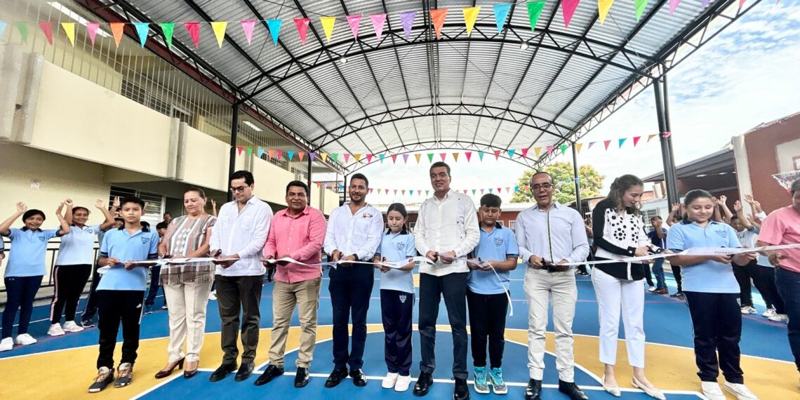 En Suchiapa, Rutilio Escandón inaugura domo y cancha en la Primaria Belisario Domínguez Palencia
