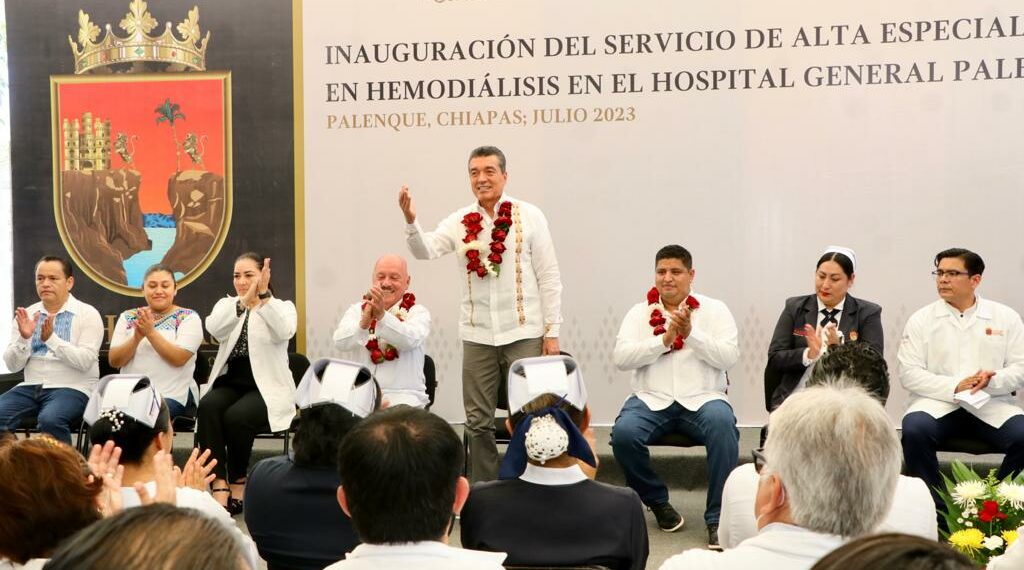 Inaugura Rutilio Escandón área de alta especialidad en hemodiálisis en el Hospital General de Palenque