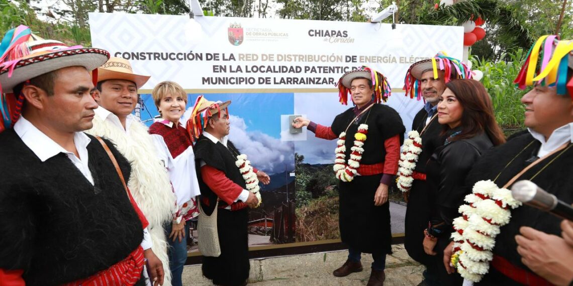 Con Red de Distribución de Energía Eléctrica en Pantetic, Larráinzar, Rutilio Escandon cumple añeja demanda de la población