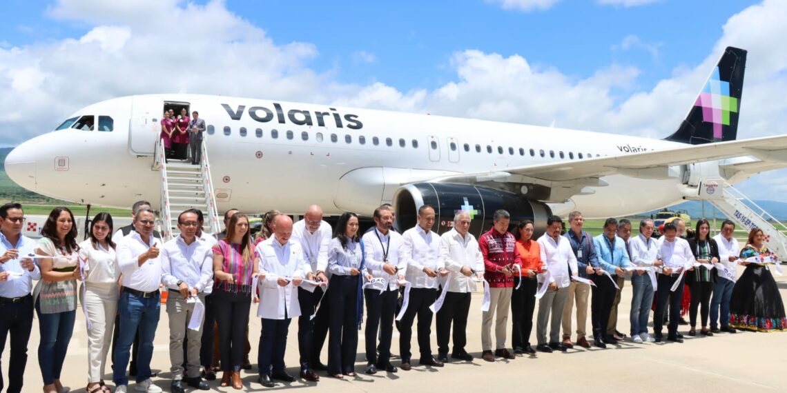 Inaugura Rutilio Escandón nueva ruta aérea de Volaris: Tuxtla Gutiérrez-León, Guanajuato