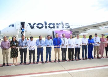 Encabeza Rutilio Escandón inicio de operaciones del vuelo Tuxtla Gutiérrez-Mexicali