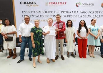 Entrega Rutilio Escandón apoyos del Programa Pagos por Servicios Ambientales en la Selva Lacandona