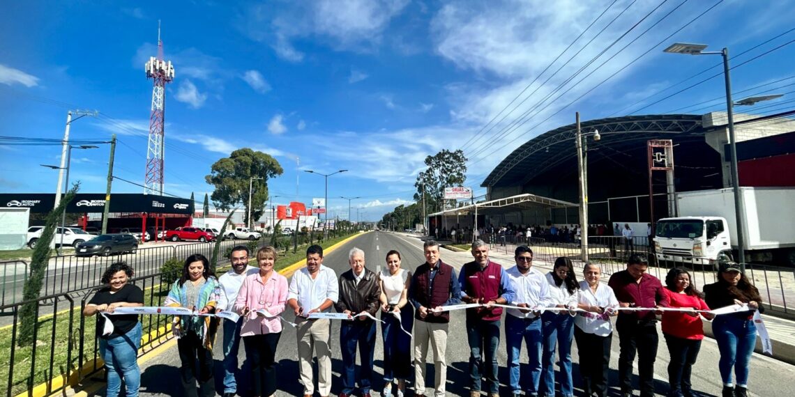 En Comitán, inaugura Rutilio Escandón construcción de imagen urbana de la Carretera Internacional a La Trinitaria