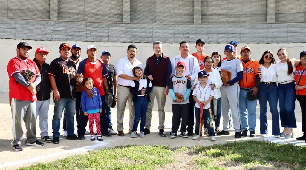 Inaugura Rutilio Escandón la renovación de la Unidad Deportiva de Comitán de Domínguez