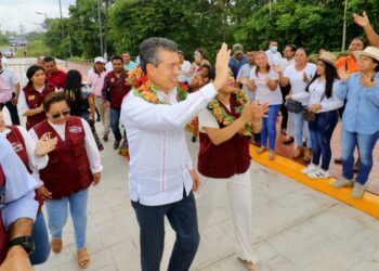 Inaugura Rutilio Escandón pavimentación de calles en Reforma