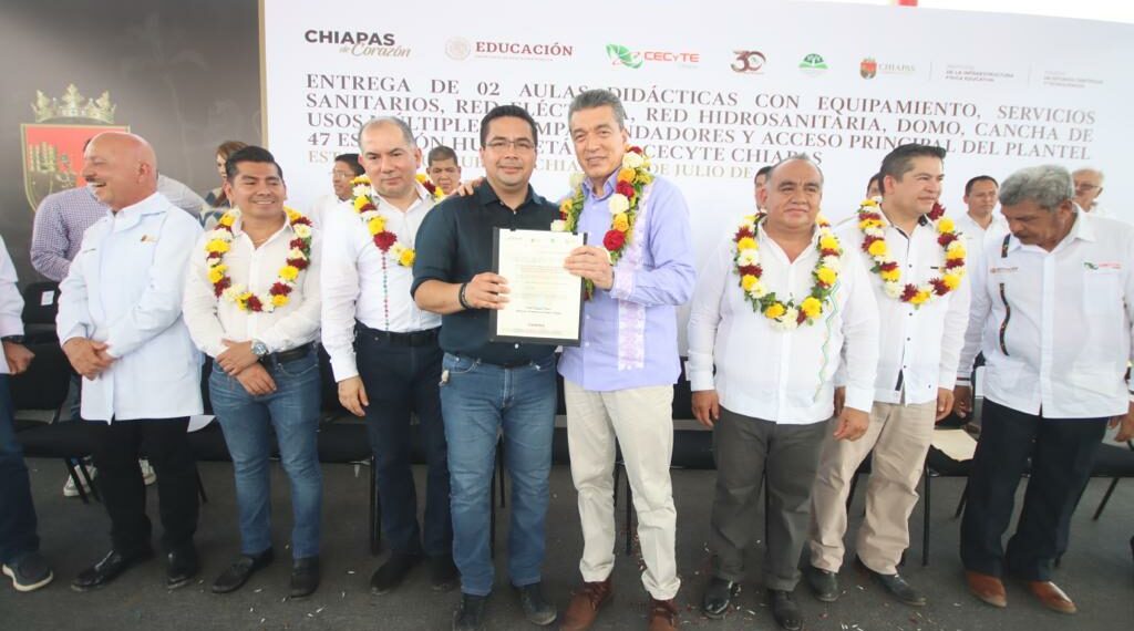 Entrega Rutilio Escandón obras de infraestructura educativa en el Plantel 47 del CECyTE, en Huehuetán