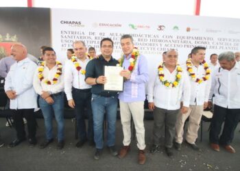 Entrega Rutilio Escandón obras de infraestructura educativa en el Plantel 47 del CECyTE, en Huehuetán